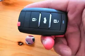 汽车遥控器电池能用几年？为什么有的两三年就没电了，有的十来年还有电？图片