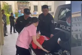 女教师突发晕厥，特警车一路鸣笛喊话送医图片