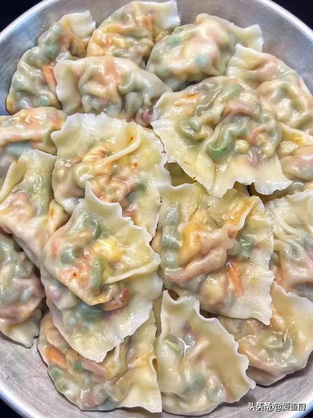 头伏吃饺子！韭菜和芹菜靠边站，3种“福气馅”伏日最鲜，别错过