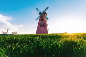 一个女人经常穿别人给的旧衣服，她往往会有3种命运，很准图片