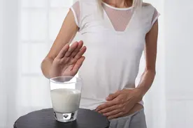 上亿人乳糖不耐受，到底能喝牛奶吗？很多人并不自知图片