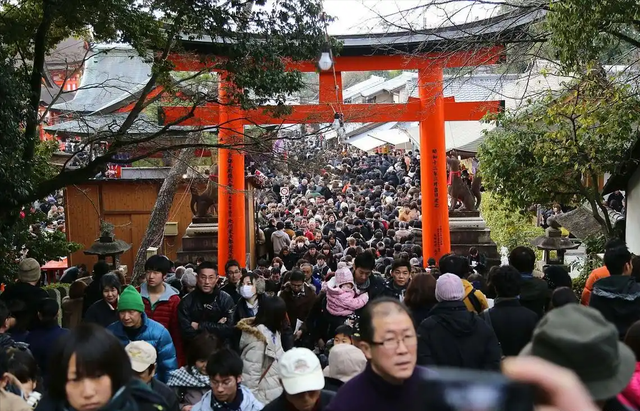 大量日本游客涌入北京，打着旅游幌子不去旅游不吃美食，为啥来？