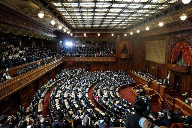 哭也没用！高市当众落泪谈及中国，中方不再惯着，对日本追加反制