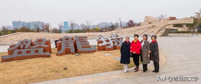 盘龙悠远银杏黄 水中学友情谊长