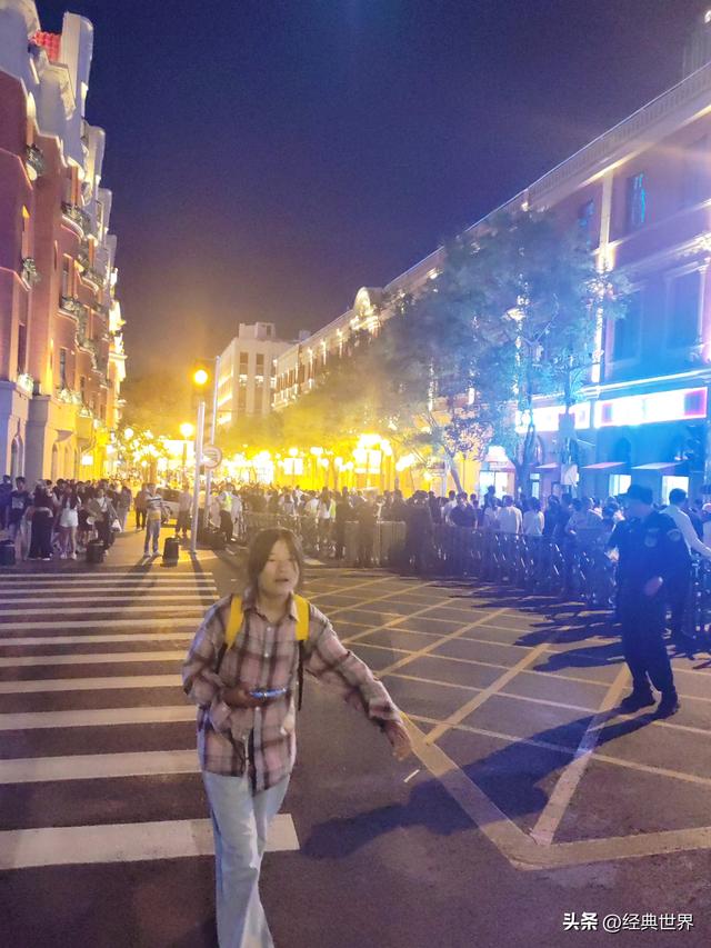 夜幕下的海河