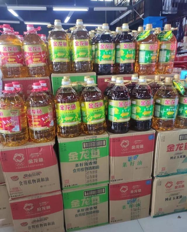 新加坡总理公开支持高市后	，被罚18亿账单的金龙鱼，凉得更快了