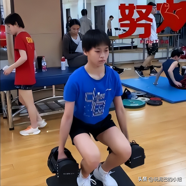 全红婵继发福危机后，彻底做自己，暨南大学报道遭“肥胖”再攻击