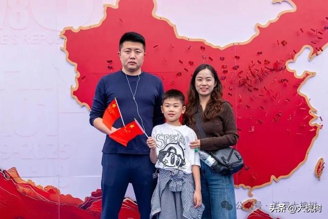 国庆长假首日，洪洞大槐树 “红” 透了！