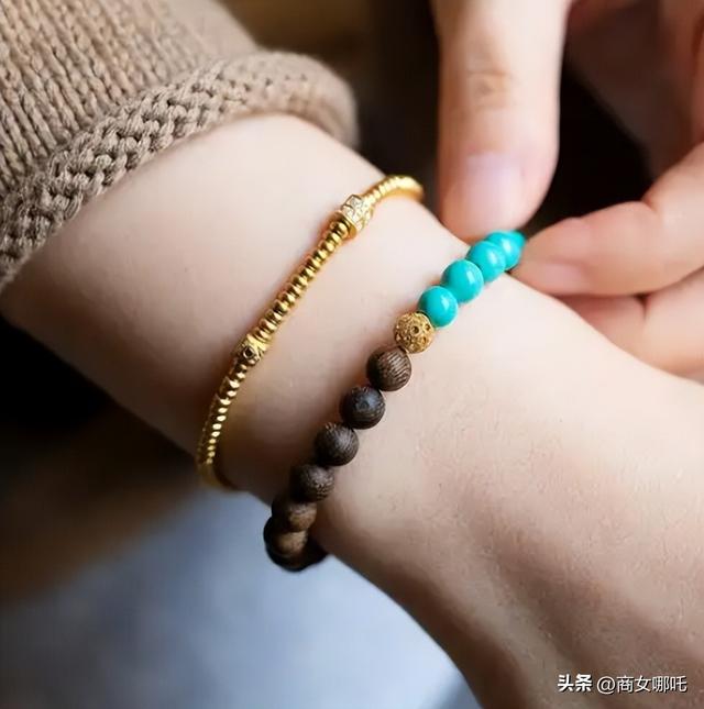 这样搭配,绿松石也能高级又日常!