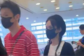 李荣浩杨丞琳手牵手现身机场 二人亲密互动超甜图片