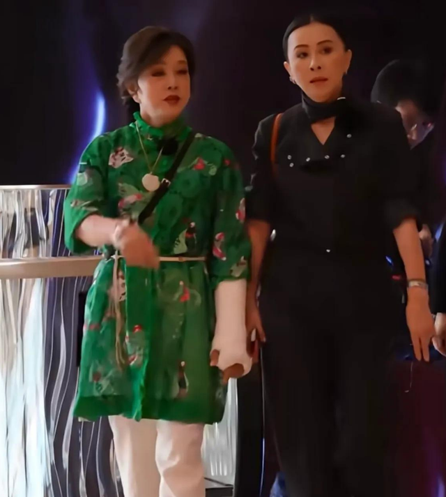 钱再多有什么用？刘晓庆意外摔倒、分不清人	，给中老年人提了个醒