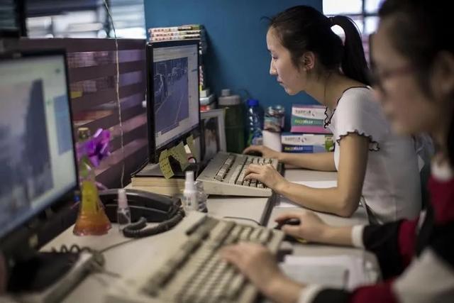 钱包不紧、就业不卷，中国经济即将回暖，普通人咋抓住新赚钱机会