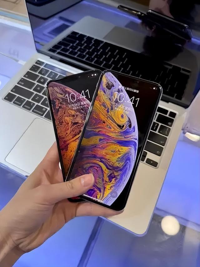 不只是性价比，雷军多次提及iPhone，小米、华为们都在打什么算盘
