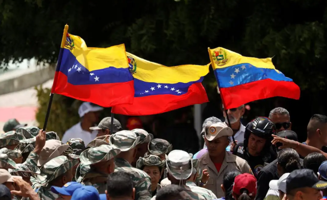 特朗普终于迈出这一步，F18“破门而入”，委内瑞拉还能撑多久？