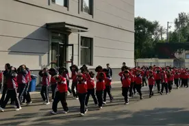 以“练”筑防 临“震”不乱 铁西区举办地震应急疏散演练图片