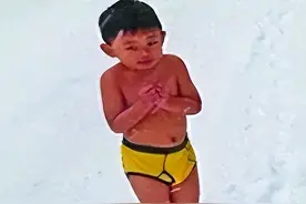 12年前，那个被父亲逼着，在雪地中“裸跑”的小男孩，后来如何了图片