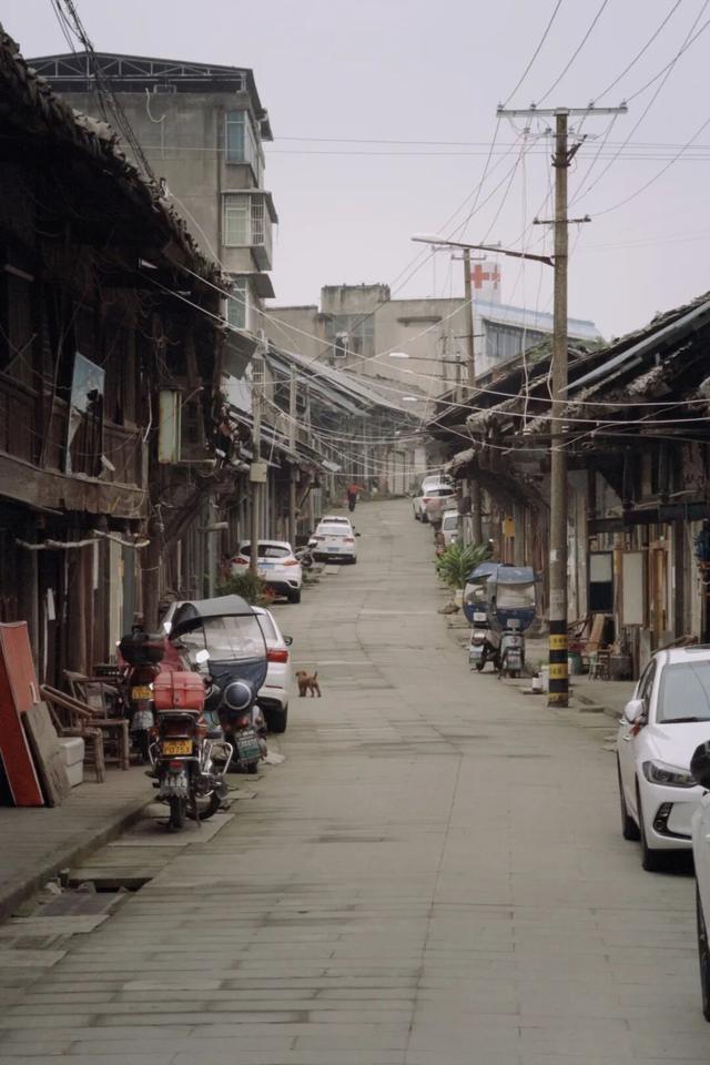 从成都出发，在龙泉山东麓邂逅一座千年场镇的温柔