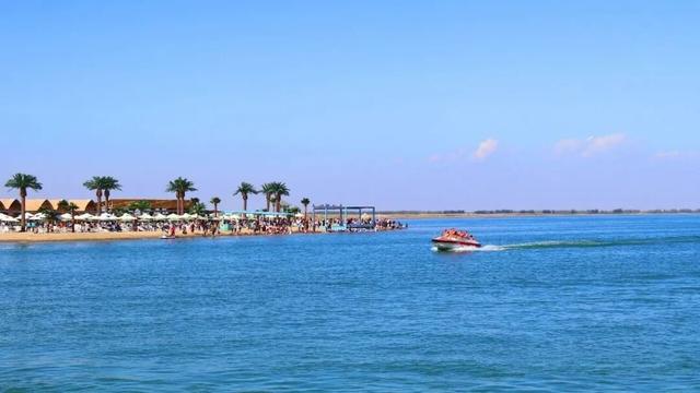 水天一色 博斯腾湖