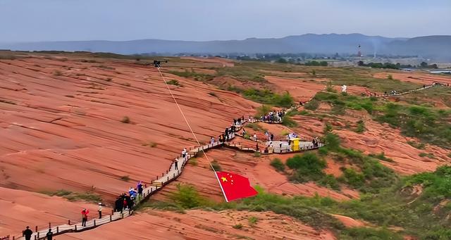 靖边波浪谷景区双节期间，主题宣传与服务提升获游客点赞