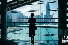 人到中年，请主动给生活降级图片