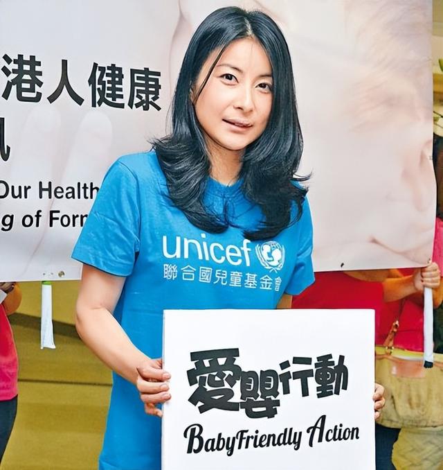 霍震霆没想到，44岁儿媳郭晶晶再次官宣喜讯，让整个阔太圈沉默了