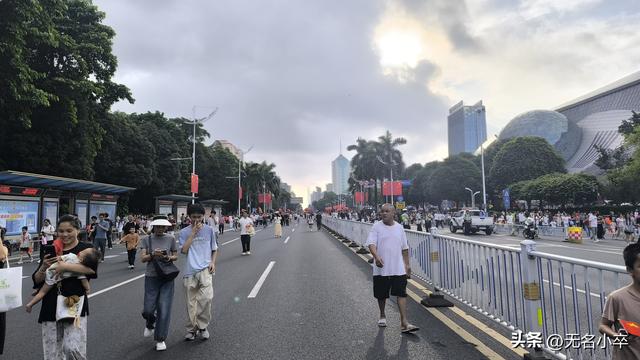 这是专属广西南宁的国庆节，人山人海，只为一场共同的仪式