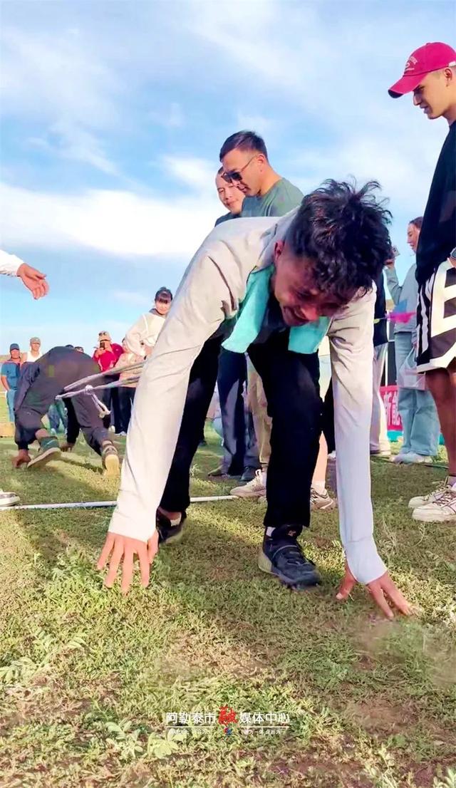 玩转阿勒泰丨举石 射箭 掰腕齐嗨 蒙克牧场这场盛会燃爆阿勒泰夏夜
