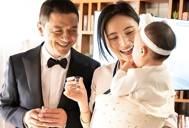 被誉“天后收割机”，五段感情两次离婚，为何女人纷纷离开李亚鹏