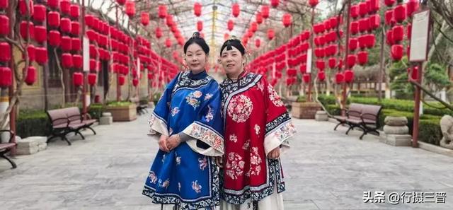 汉服古韵迎佳节 别样三八绽芳华——万荣李家大院妇女节人气火爆