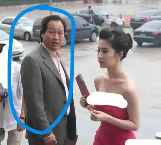 被干爹包养？与华为董事长搞地下情？刘亦菲的私生活谣言多离谱