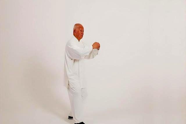 练八段锦别只记动作！5个秘诀，新手也能练出真效果