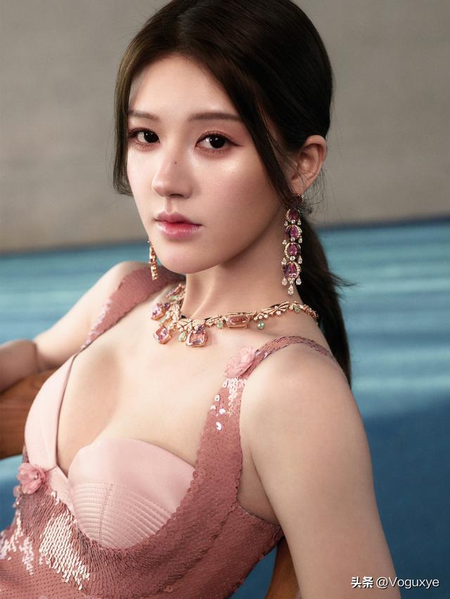 赵露思红毯压轴