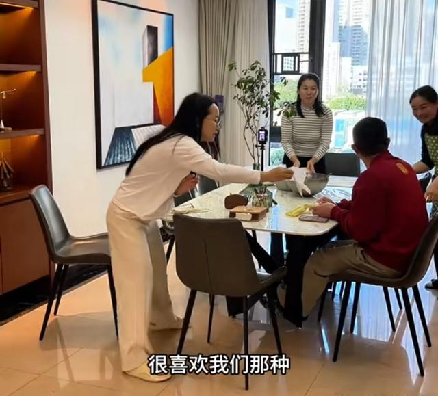 被红姐吓到了，原来这就是她不敢说出口的事，怪不得连小凤都笑了