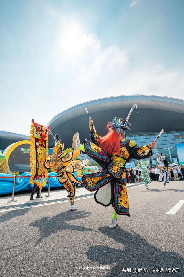 免预约！国庆第一天，20+花车城市大巡游！