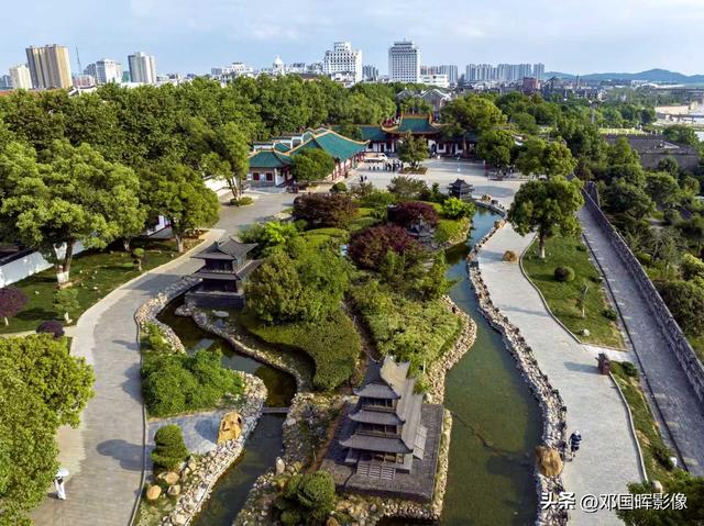 洞庭湖畔岳阳楼