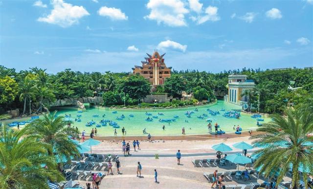 三亚：夏日亲水旅游受青睐