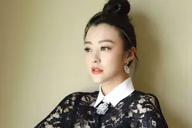 郝蕾，两婚两离后独自带双胞胎儿子艰难生活，43岁才跟父亲和解图片