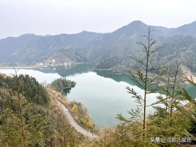 春天去哪徒步？成都周边8条路线：摘野菜、赏野花、捡野果