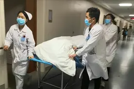 脑梗和睡眠有关？医生反复强调：中老年人睡觉，4个方面要警惕图片