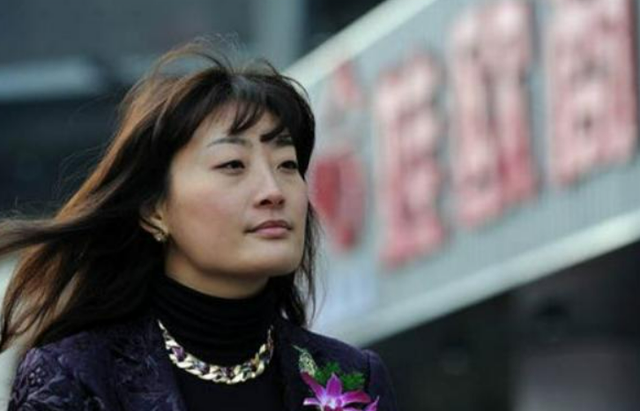 都是豪门嫡长女，把宗馥莉和何超英放一起，差别就出来了
