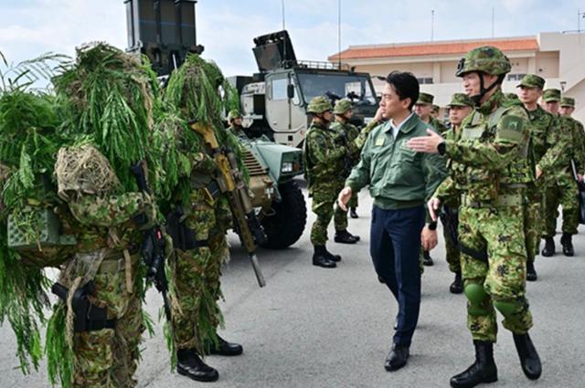拖了38天，高市早苗对中国统一方式，首次作出回应，中方：没资格