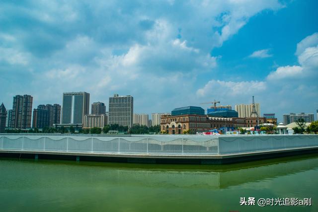 北国未来城周边：邂逅一场蓝天与建筑的视觉盛宴！