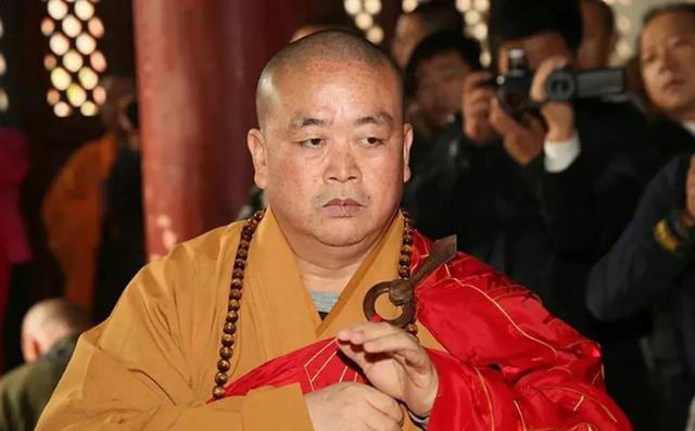 越扒越黑！释永信落网后，全家老底被扒，原来香火钱只是冰山一角