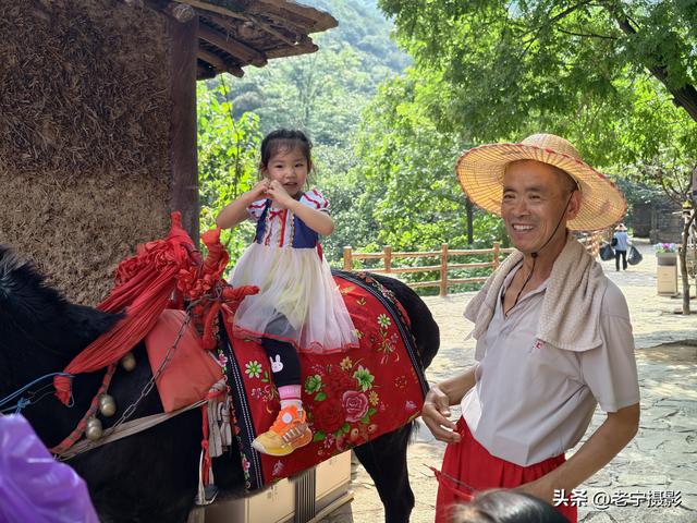 石头和木头堆成的古村落——塔尔坡
