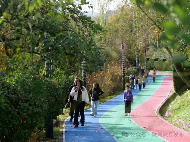 徽县的初冬，是秋天的一场盛大留白