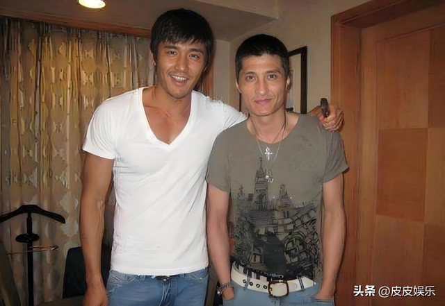 演员亲兄弟，境遇大不相同！弟弟住豪宅，哥哥却在成名后锒铛入狱