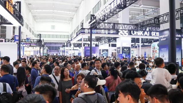 “厂牌”成都！蓉城机器人军团“出征”世界机器人大会，硬核科技产品首发！