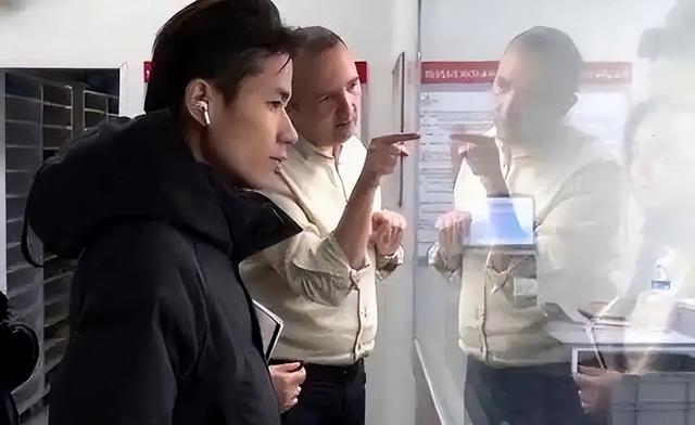 5年前	，靠倒卖口罩一年赚60亿元，住5万一夜酒店的他，如今咋样了