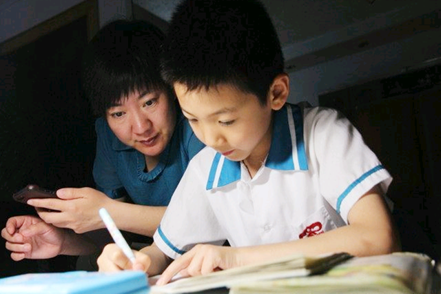 泸州一家长反映小学作业太多，教体局：个别现象，将优化作业管理