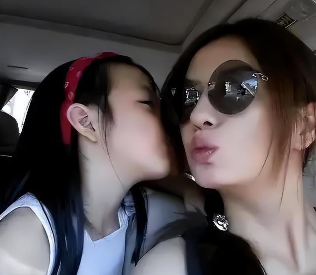 1590万资产被冻结！劣迹艺人赵薇走投无路，将15岁女儿当救命稻草
